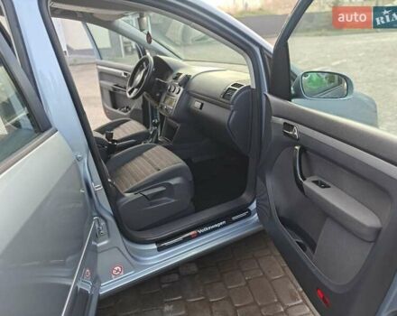 Серый Фольксваген Туран, объемом двигателя 1.6 л и пробегом 205 тыс. км за 5950 $, фото 4 на Automoto.ua