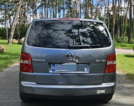 Серый Фольксваген Туран, объемом двигателя 2 л и пробегом 367 тыс. км за 2657 $, фото 1 на Automoto.ua