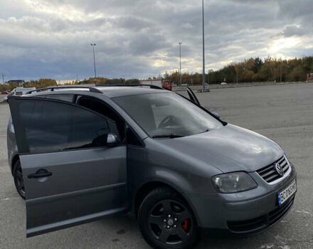 Серый Фольксваген Туран, объемом двигателя 1.6 л и пробегом 240 тыс. км за 7000 $, фото 2 на Automoto.ua