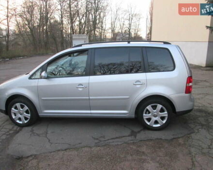 Серый Фольксваген Туран, объемом двигателя 1.6 л и пробегом 230 тыс. км за 6500 $, фото 4 на Automoto.ua