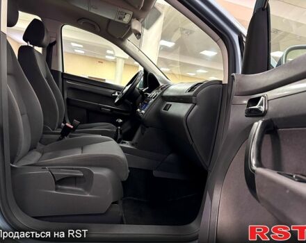 Серый Фольксваген Туран, объемом двигателя 1.6 л и пробегом 213 тыс. км за 6600 $, фото 4 на Automoto.ua