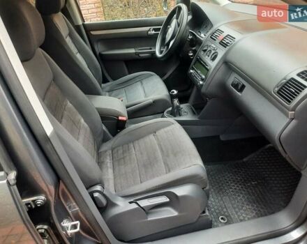 Серый Фольксваген Туран, объемом двигателя 1.6 л и пробегом 193 тыс. км за 6400 $, фото 11 на Automoto.ua