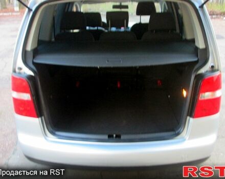 Серый Фольксваген Туран, объемом двигателя 1.6 л и пробегом 230 тыс. км за 6500 $, фото 7 на Automoto.ua