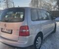 Серый Фольксваген Туран, объемом двигателя 2 л и пробегом 380 тыс. км за 2800 $, фото 1 на Automoto.ua