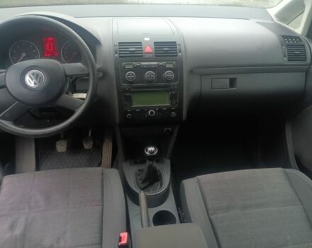 Серый Фольксваген Туран, объемом двигателя 1.6 л и пробегом 280 тыс. км за 5400 $, фото 5 на Automoto.ua