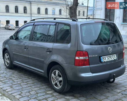 Серый Фольксваген Туран, объемом двигателя 1.6 л и пробегом 260 тыс. км за 5750 $, фото 2 на Automoto.ua