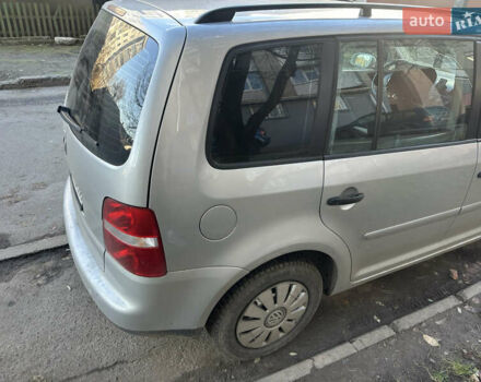 Серый Фольксваген Туран, объемом двигателя 1.6 л и пробегом 211 тыс. км за 6000 $, фото 3 на Automoto.ua