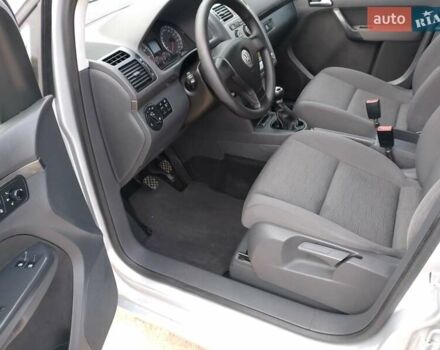 Сірий Фольксваген Туран, об'ємом двигуна 1.6 л та пробігом 175 тис. км за 6700 $, фото 21 на Automoto.ua