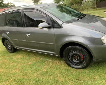 Сірий Фольксваген Туран, об'ємом двигуна 2 л та пробігом 450 тис. км за 5100 $, фото 3 на Automoto.ua