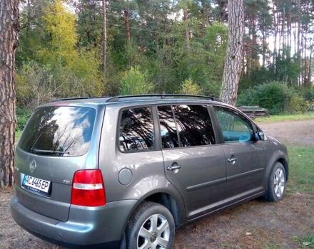 Серый Фольксваген Туран, объемом двигателя 1.6 л и пробегом 257 тыс. км за 5500 $, фото 1 на Automoto.ua