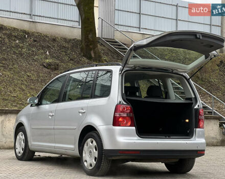 Серый Фольксваген Туран, объемом двигателя 1.9 л и пробегом 284 тыс. км за 6500 $, фото 14 на Automoto.ua