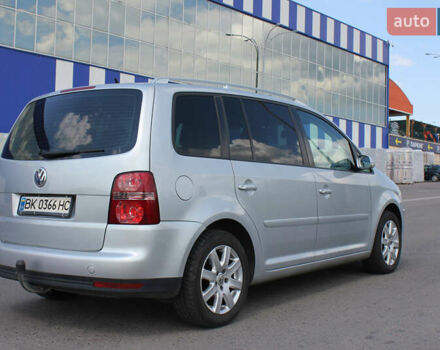 Серый Фольксваген Туран, объемом двигателя 2 л и пробегом 330 тыс. км за 6700 $, фото 3 на Automoto.ua