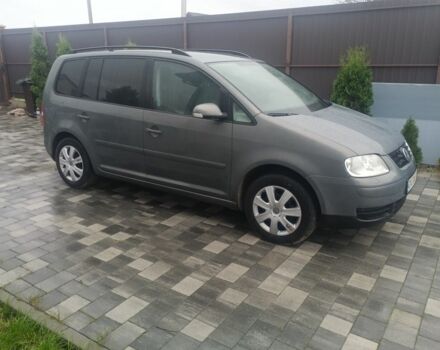 Серый Фольксваген Туран, объемом двигателя 1.6 л и пробегом 280 тыс. км за 5400 $, фото 1 на Automoto.ua