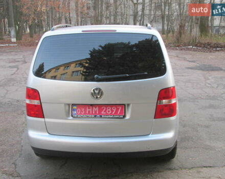 Серый Фольксваген Туран, объемом двигателя 1.6 л и пробегом 230 тыс. км за 6500 $, фото 3 на Automoto.ua