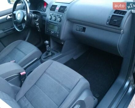 Серый Фольксваген Туран, объемом двигателя 1.6 л и пробегом 215 тыс. км за 5900 $, фото 41 на Automoto.ua