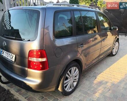 Сірий Фольксваген Туран, об'ємом двигуна 1.4 л та пробігом 135 тис. км за 5500 $, фото 4 на Automoto.ua