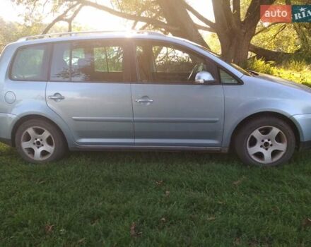 Серый Фольксваген Туран, объемом двигателя 1.39 л и пробегом 200 тыс. км за 5500 $, фото 1 на Automoto.ua