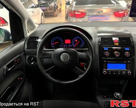 Серый Фольксваген Туран, объемом двигателя 1.6 л и пробегом 213 тыс. км за 6600 $, фото 7 на Automoto.ua