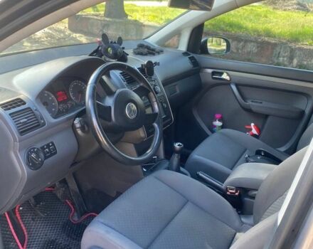 Серый Фольксваген Туран, объемом двигателя 1.4 л и пробегом 240 тыс. км за 5300 $, фото 5 на Automoto.ua