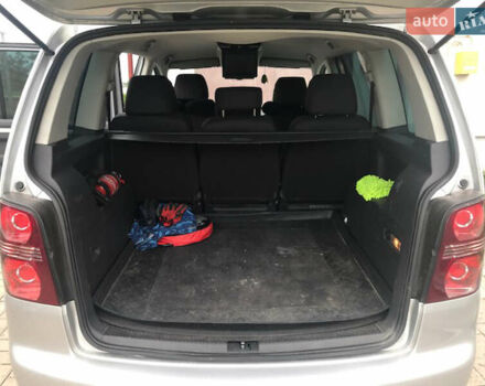 Серый Фольксваген Туран, объемом двигателя 2 л и пробегом 330 тыс. км за 6700 $, фото 7 на Automoto.ua