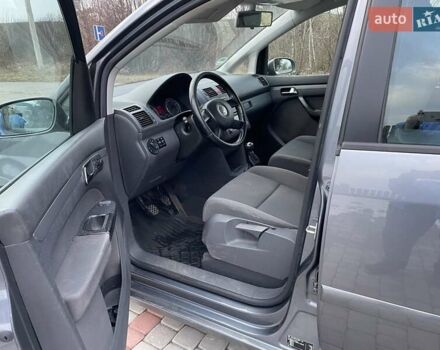 Сірий Фольксваген Туран, об'ємом двигуна 1.6 л та пробігом 218 тис. км за 5800 $, фото 8 на Automoto.ua