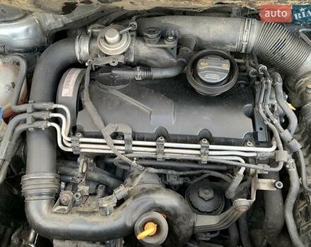 Серый Фольксваген Туран, объемом двигателя 1.9 л и пробегом 400 тыс. км за 6500 $, фото 16 на Automoto.ua