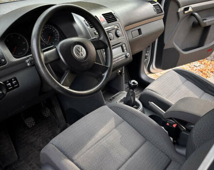 Серый Фольксваген Туран, объемом двигателя 1.9 л и пробегом 206 тыс. км за 6800 $, фото 5 на Automoto.ua