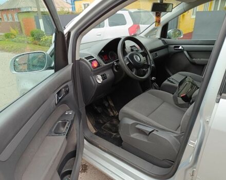 Серый Фольксваген Туран, объемом двигателя 1.9 л и пробегом 430 тыс. км за 2450 $, фото 6 на Automoto.ua