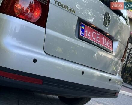 Сірий Фольксваген Туран, об'ємом двигуна 1.6 л та пробігом 230 тис. км за 6750 $, фото 68 на Automoto.ua