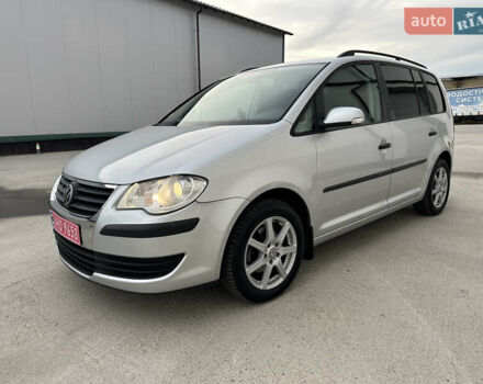 Серый Фольксваген Туран, объемом двигателя 1.6 л и пробегом 215 тыс. км за 6800 $, фото 2 на Automoto.ua