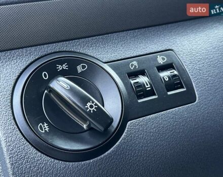 Сірий Фольксваген Туран, об'ємом двигуна 1.6 л та пробігом 230 тис. км за 6750 $, фото 69 на Automoto.ua