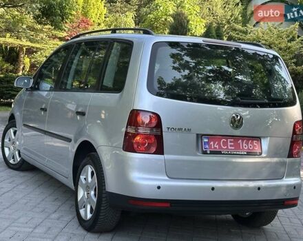 Сірий Фольксваген Туран, об'ємом двигуна 1.6 л та пробігом 230 тис. км за 6750 $, фото 59 на Automoto.ua