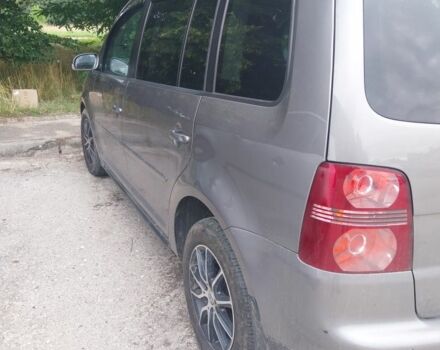 Серый Фольксваген Туран, объемом двигателя 1.9 л и пробегом 250 тыс. км за 7000 $, фото 3 на Automoto.ua