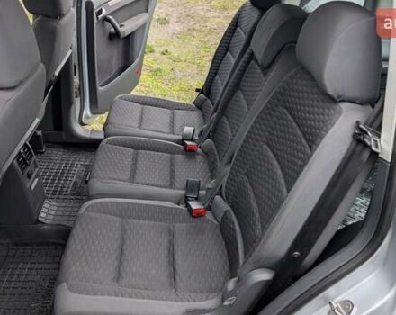 Серый Фольксваген Туран, объемом двигателя 1.39 л и пробегом 211 тыс. км за 5500 $, фото 7 на Automoto.ua