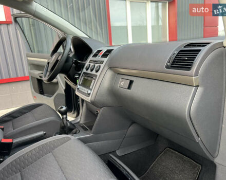 Серый Фольксваген Туран, объемом двигателя 1.6 л и пробегом 217 тыс. км за 8200 $, фото 64 на Automoto.ua