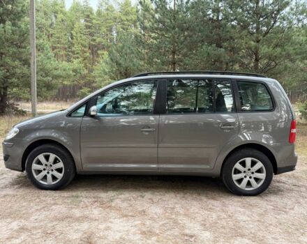 Серый Фольксваген Туран, объемом двигателя 1.6 л и пробегом 246 тыс. км за 5950 $, фото 4 на Automoto.ua