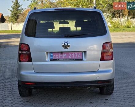 Серый Фольксваген Туран, объемом двигателя 1.6 л и пробегом 225 тыс. км за 6700 $, фото 5 на Automoto.ua