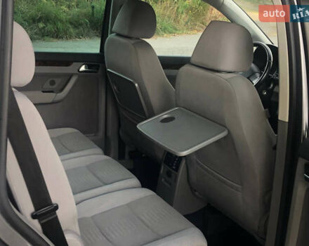 Сірий Фольксваген Туран, об'ємом двигуна 2 л та пробігом 254 тис. км за 6700 $, фото 39 на Automoto.ua