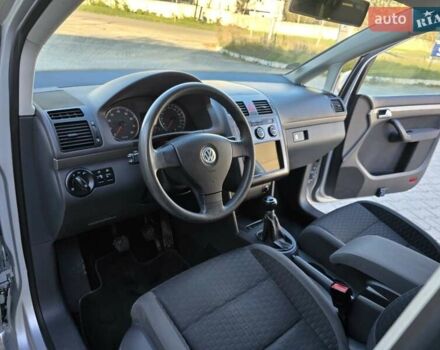 Серый Фольксваген Туран, объемом двигателя 1.6 л и пробегом 225 тыс. км за 6700 $, фото 26 на Automoto.ua