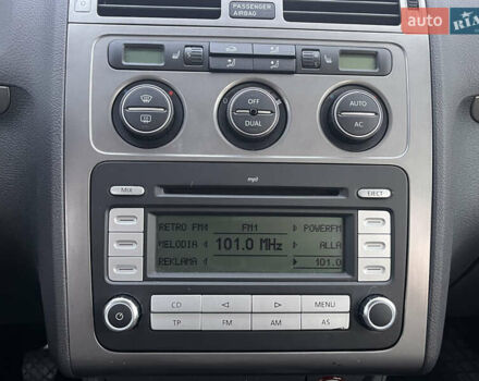 Сірий Фольксваген Туран, об'ємом двигуна 1.4 л та пробігом 48 тис. км за 8999 $, фото 35 на Automoto.ua