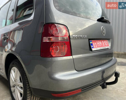 Серый Фольксваген Туран, объемом двигателя 1.6 л и пробегом 217 тыс. км за 8200 $, фото 19 на Automoto.ua