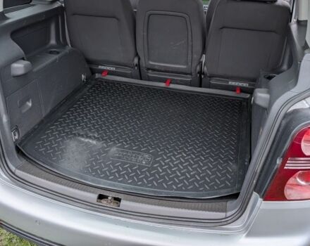 Серый Фольксваген Туран, объемом двигателя 1.4 л и пробегом 211 тыс. км за 5500 $, фото 8 на Automoto.ua