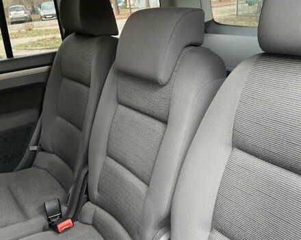 Серый Фольксваген Туран, объемом двигателя 1.4 л и пробегом 202 тыс. км за 5500 $, фото 4 на Automoto.ua