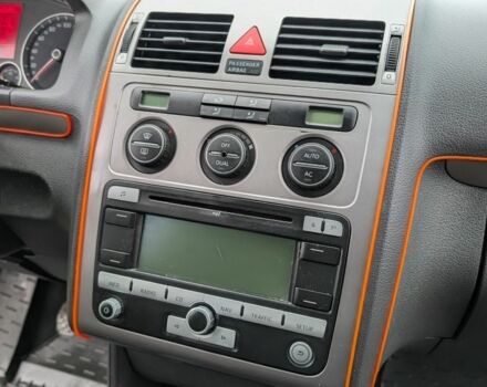 Серый Фольксваген Туран, объемом двигателя 1.4 л и пробегом 211 тыс. км за 5500 $, фото 11 на Automoto.ua