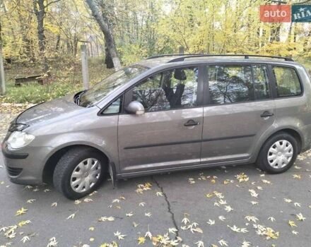 Серый Фольксваген Туран, объемом двигателя 1.6 л и пробегом 227 тыс. км за 7200 $, фото 3 на Automoto.ua