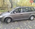 Серый Фольксваген Туран, объемом двигателя 1.6 л и пробегом 227 тыс. км за 7200 $, фото 3 на Automoto.ua