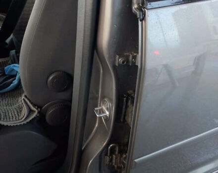 Серый Фольксваген Туран, объемом двигателя 1.9 л и пробегом 250 тыс. км за 7700 $, фото 6 на Automoto.ua