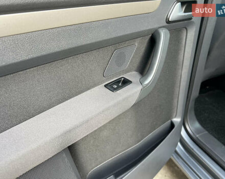 Серый Фольксваген Туран, объемом двигателя 1.6 л и пробегом 217 тыс. км за 8200 $, фото 51 на Automoto.ua