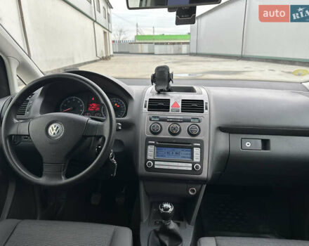 Серый Фольксваген Туран, объемом двигателя 1.6 л и пробегом 215 тыс. км за 6800 $, фото 39 на Automoto.ua