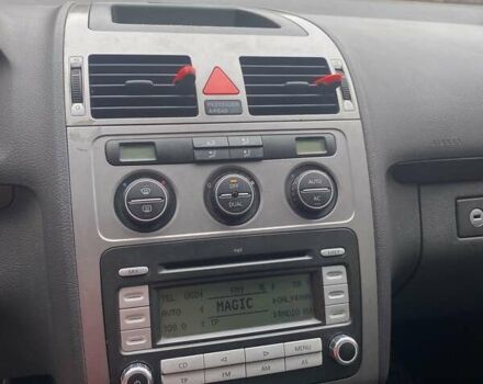 Серый Фольксваген Туран, объемом двигателя 1.6 л и пробегом 225 тыс. км за 6000 $, фото 13 на Automoto.ua